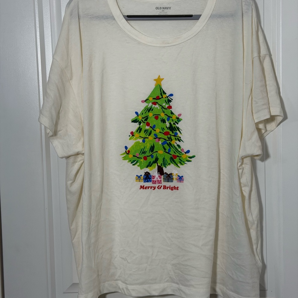 Old Navy Off-White Crewneck Tee Christmas